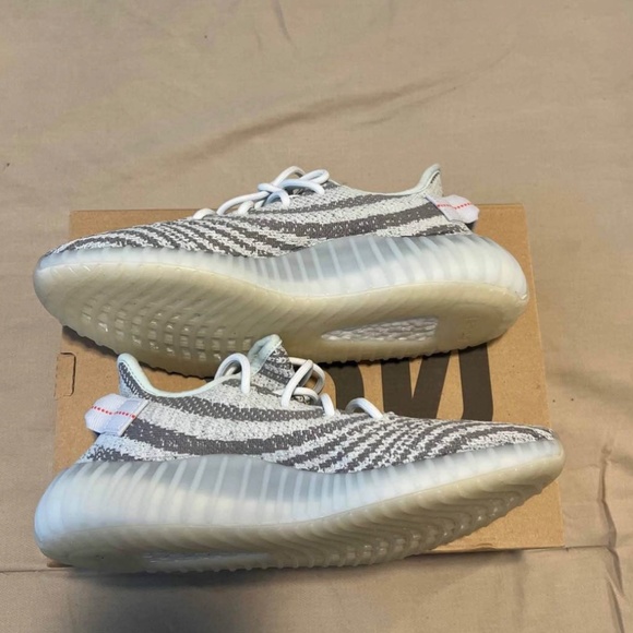 Adidas Yeezy Boost 350 V2 - Blue Tint - Picture 4 of 7